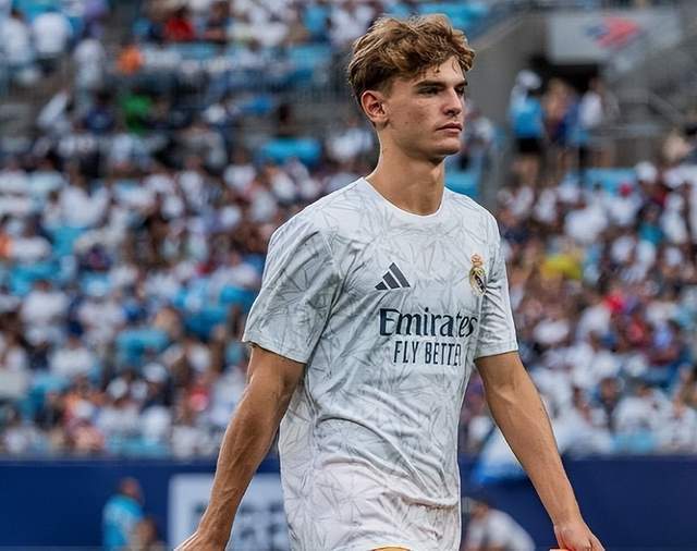 他不仅帮助 他不仅帮助